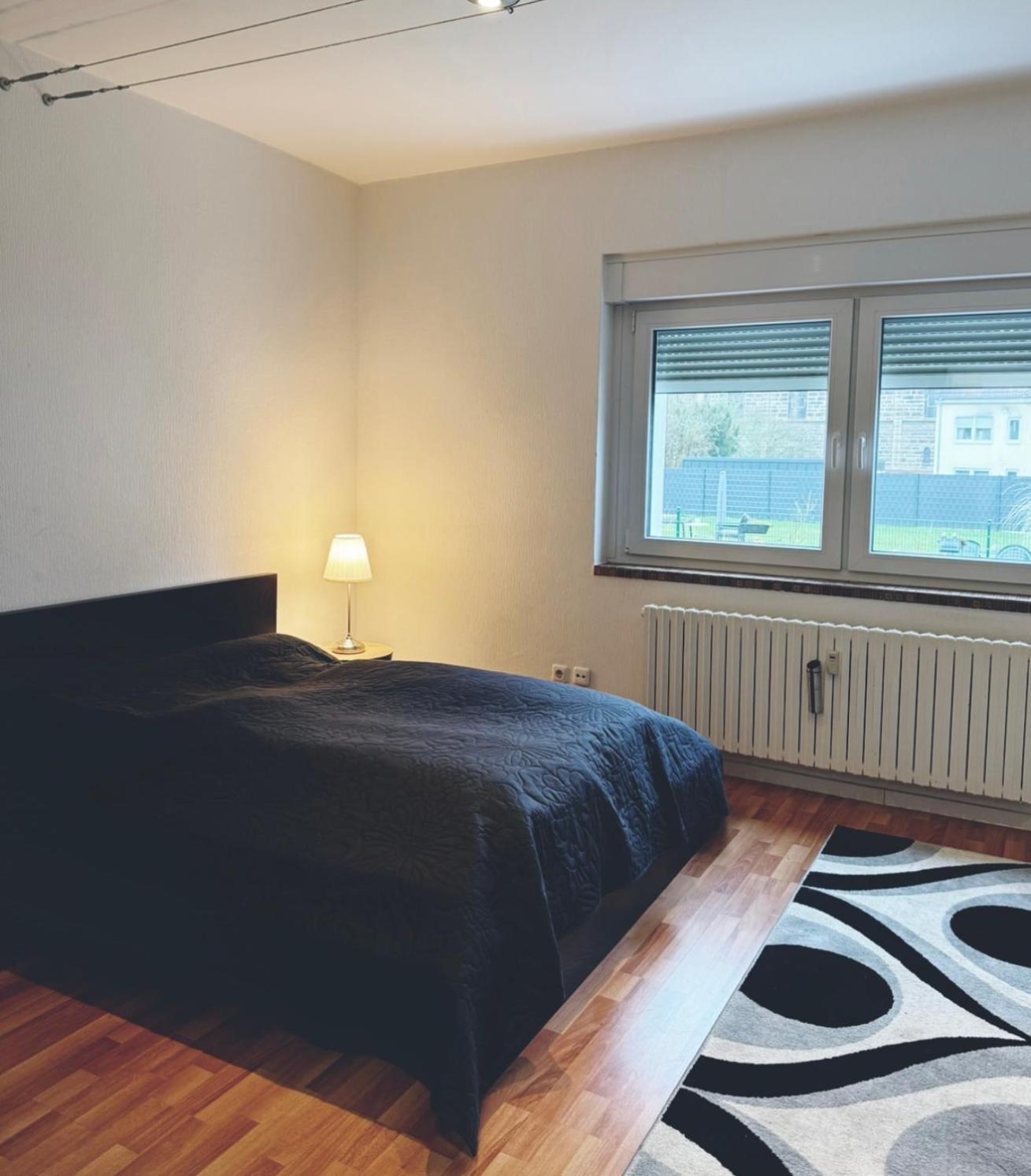 Zentrale Grosse Vollausgestattete Fuer Alle Zwecke Perfekt Geeignet Apartment